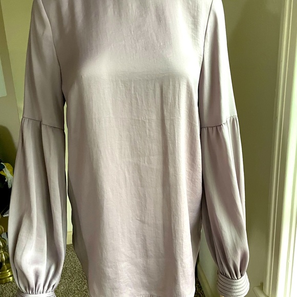 Soft polyester long tulip-sleeve blouse - Picture 3 of 8